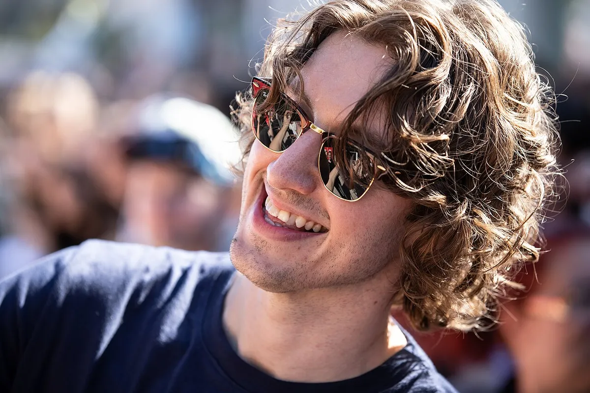 Dean Lewis