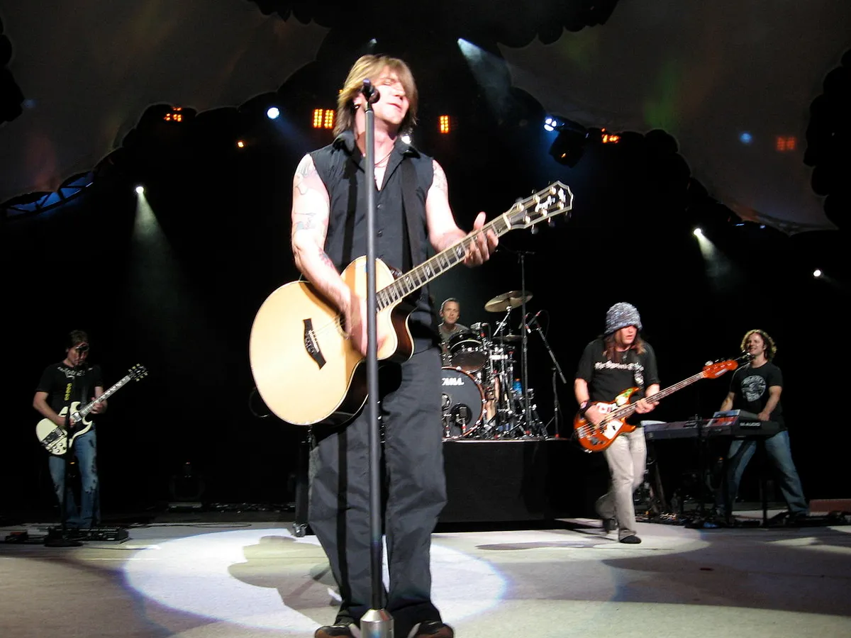 Goo Goo Dolls performing live