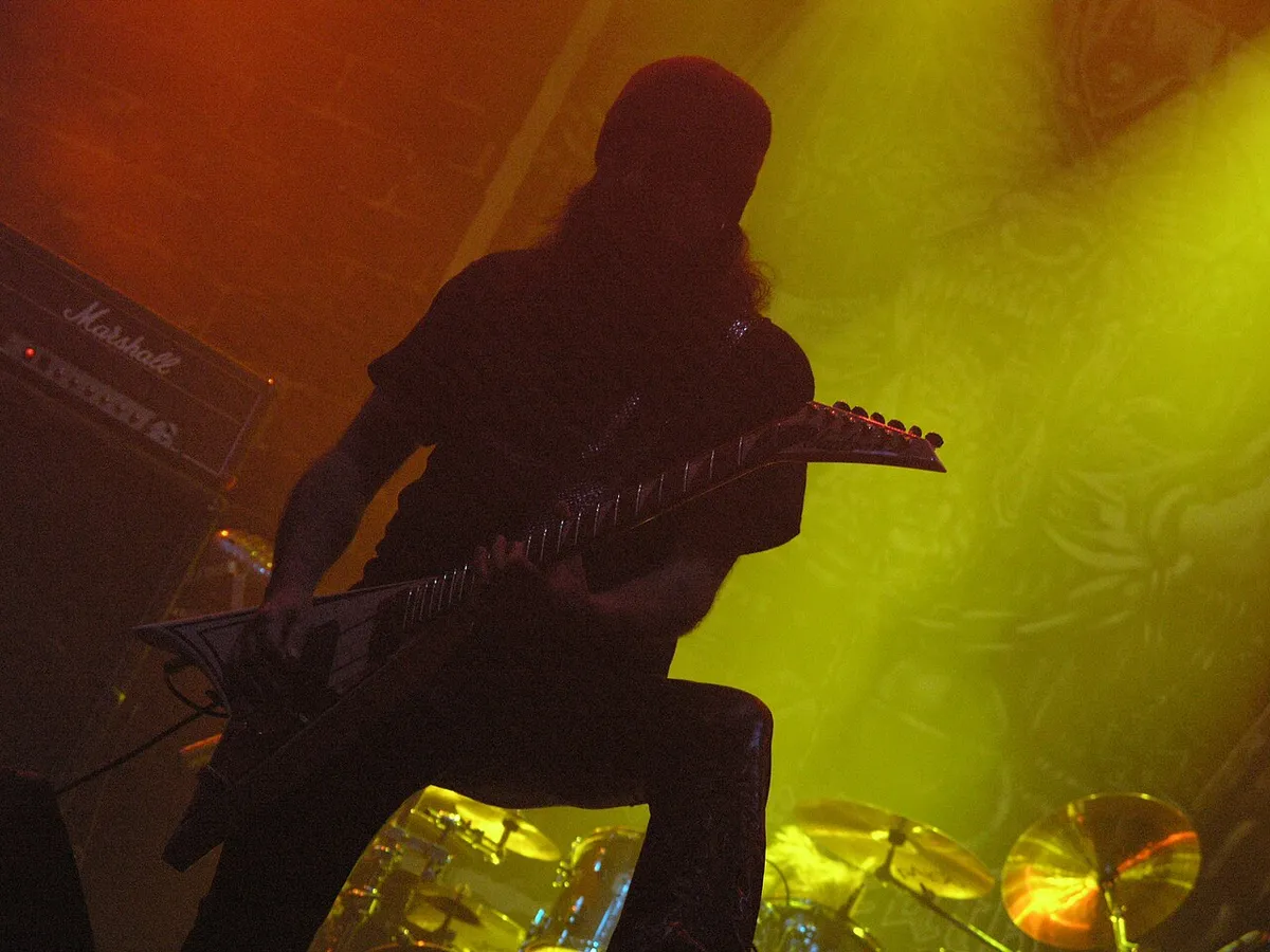 Phil Campbell performing live