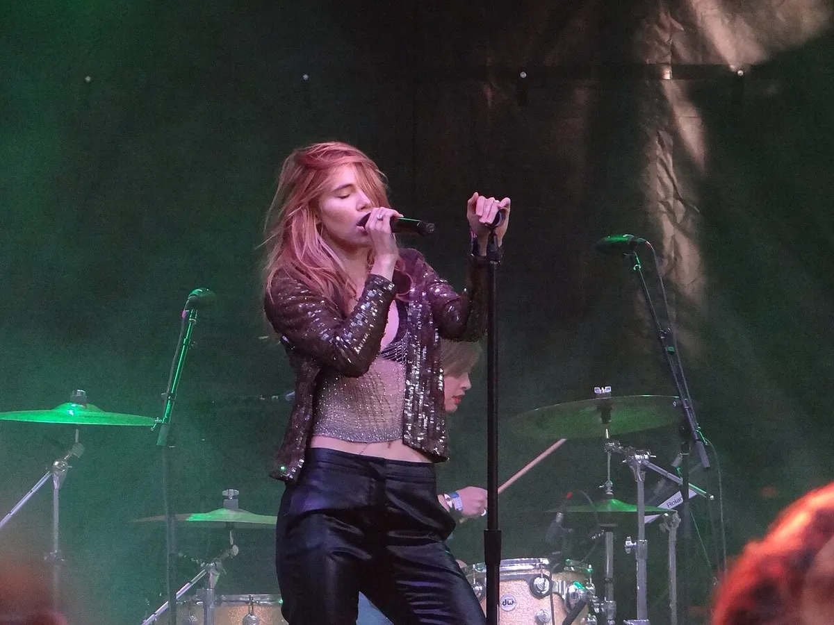 Suki Waterhouse performing live