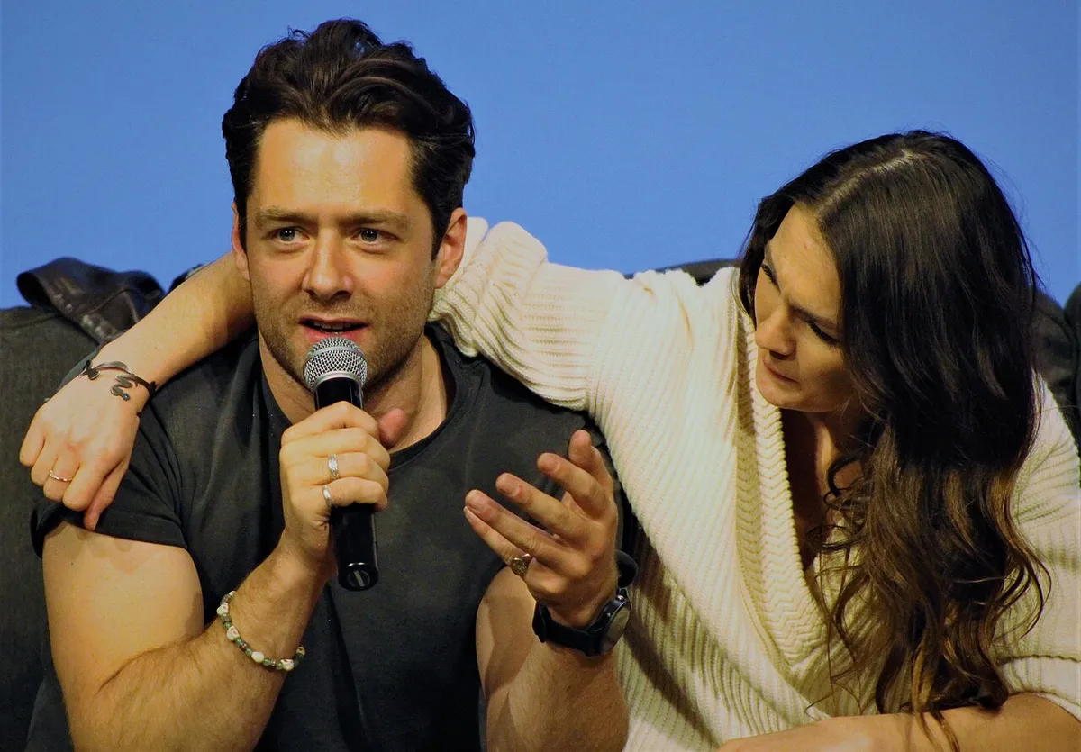 Richard Rankin Sophie Skelton