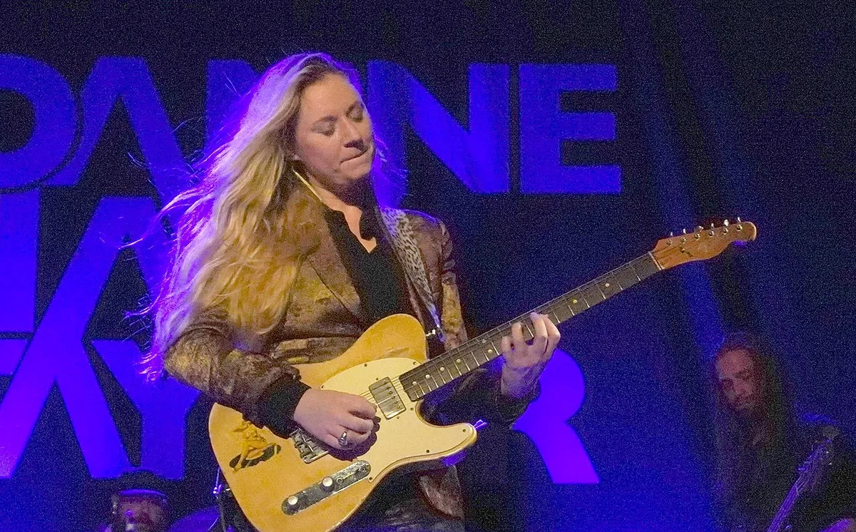 Joanne Shaw Taylor performing live