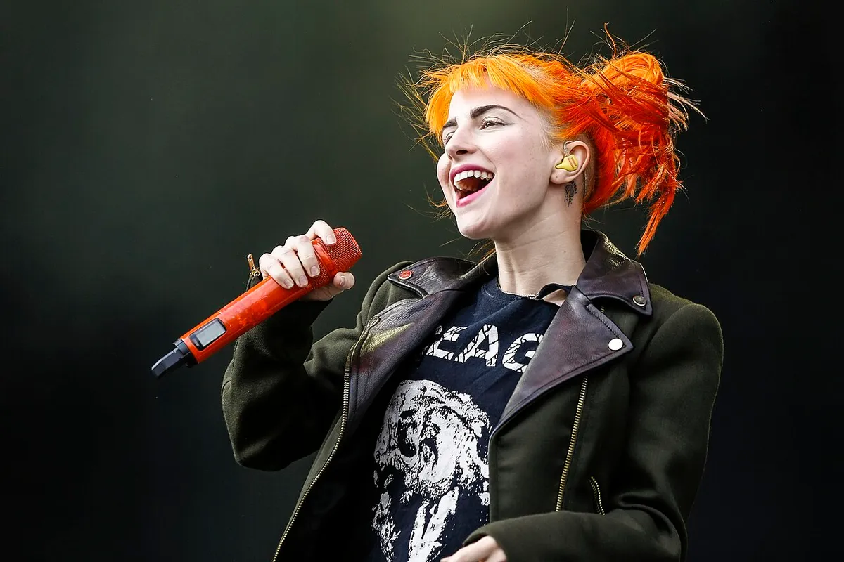 Hayley Williams performing